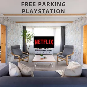 Vousata Dama - Ps3 - Parking Free Prague